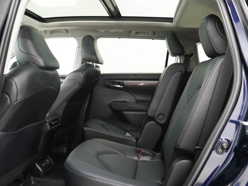 Used 2026 Toyota Highlander Limited AWD/4WD image 16