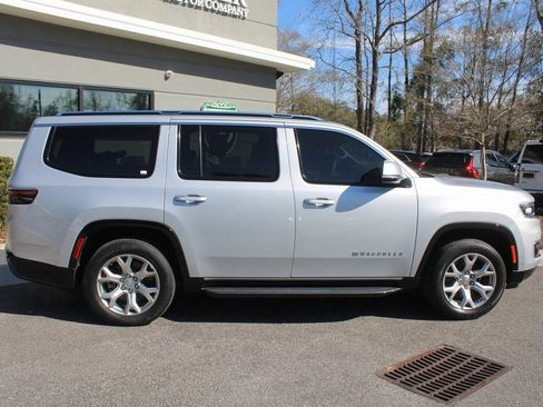 Used 2022 Jeep Wagoneer Series II image 3