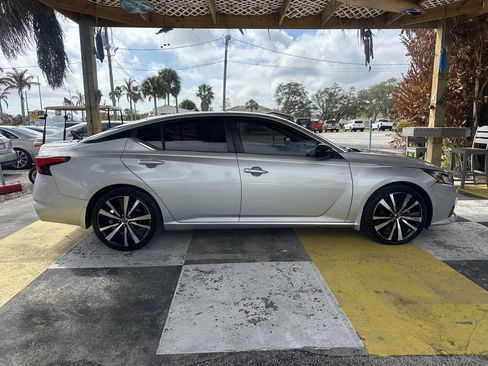Used 2021 Nissan Altima 2.5 SR FWD image 4