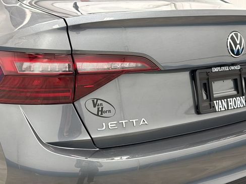 Used 2023 Volkswagen Jetta SE FWD image 36