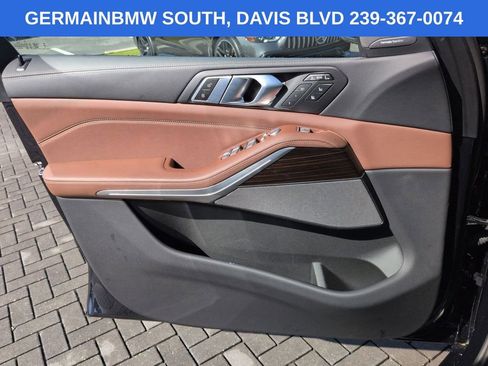 Used 2025 BMW X7 M60i AWD/4WD image 30