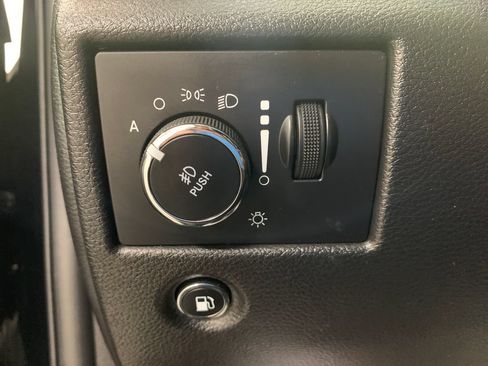 Used 2020 Jeep Grand Cherokee Altitude AWD/4WD image 15