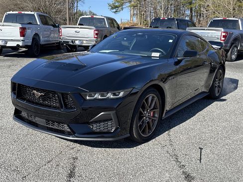 Used 2024 Ford Mustang GT Premium image 3