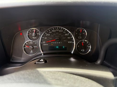 Used 2025 Chevrolet Express 3500 LT w/ LT Preferred Equipment Group RWD image 13