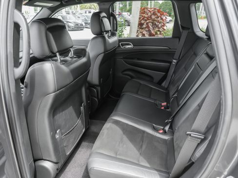 Used 2019 Jeep Grand Cherokee Altitude RWD image 33