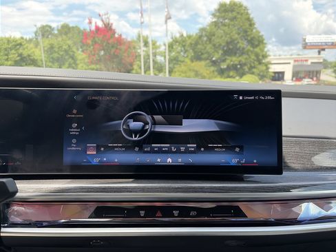 Used 2026 BMW 740i RWD image 27