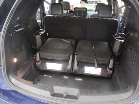 Used 2017 Ford Explorer XLT w/ Equipment Group 202A AWD/4WD image 22