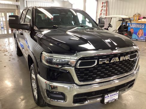 New 2026 RAM 1500 4x4 Crew Cab image 9