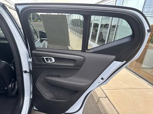 Certified 2025 Volvo XC40 B5 Core AWD/4WD image 10