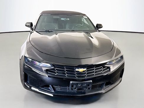 Used 2020 Chevrolet Camaro LT RWD image 2
