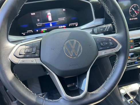 Used 2025 Volkswagen Taos SE FWD image 27