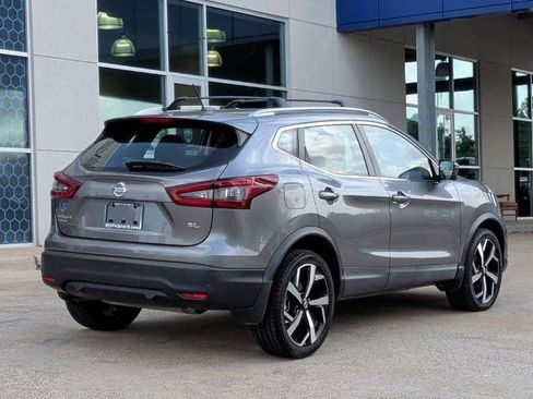 Used 2021 Nissan Rogue Sport SL FWD image 3