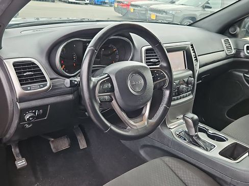 Certified 2020 Jeep Grand Cherokee Laredo AWD/4WD image 25