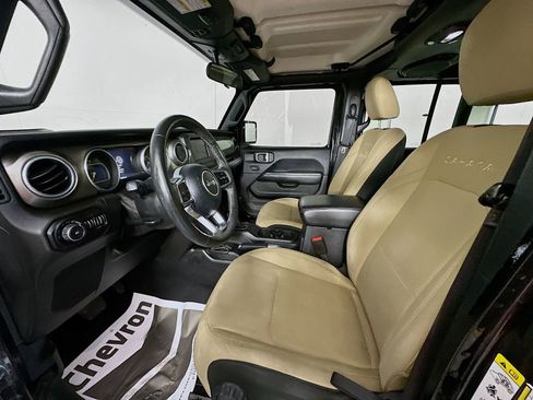 Used 2018 Jeep Wrangler Unlimited Sahara w/ Cold Weather Group AWD/4WD image 20