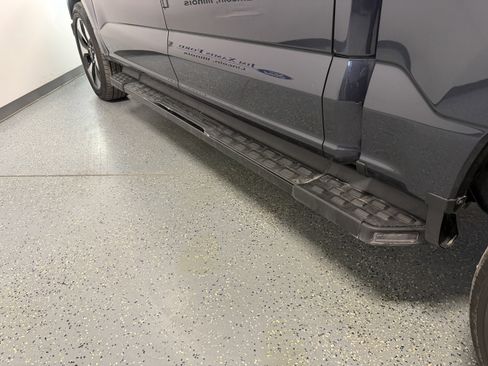 Used 2022 Ford F150 Lightning Platinum image 32