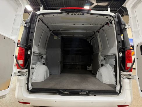 Used 2021 Mercedes-Benz Metris image 27