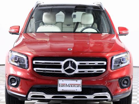 Used 2022 Mercedes-Benz GLB 250 4MATIC image 2