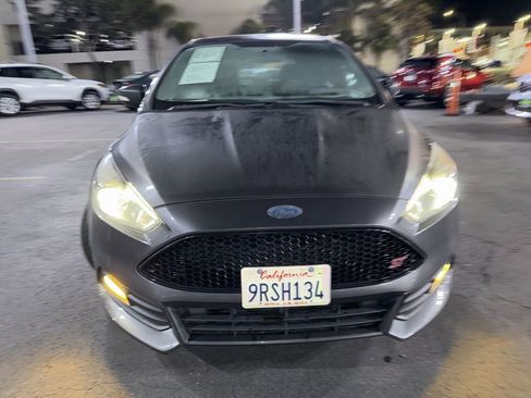 Used 2018 Ford Focus ST w/ Equipment Group 402A image 3