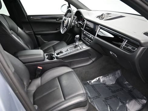 Certified 2021 Porsche Macan image 11