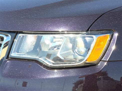 Used 2021 Jeep Grand Cherokee Limited image 4