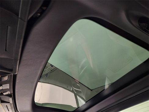 Used 2018 Mercedes-Benz SLC 300 image 25