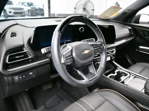 Used 2025 Chevrolet Traverse High Country FWD image 10