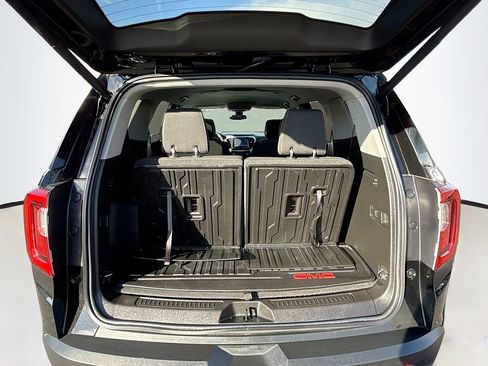 Used 2023 GMC Acadia SLE w/ Driver Convenience Package image 16
