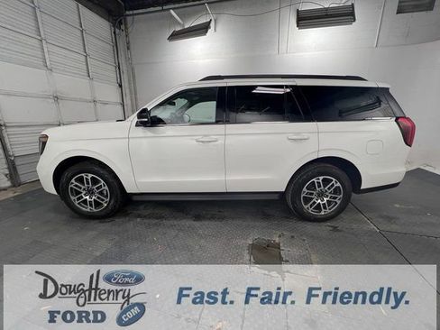 New 2026 Ford Expedition Active image 4