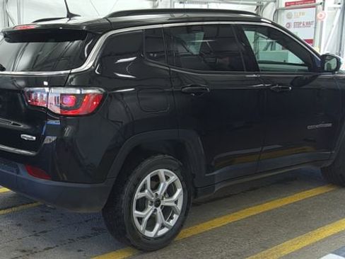 Used 2025 Jeep Compass Latitude w/ Sun & Sound Group image 4