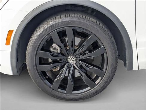 Used 2021 Volkswagen Tiguan SE R-Line FWD image 19
