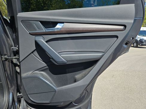 Used 2023 Audi Q5 Premium w/ Convenience Package image 26