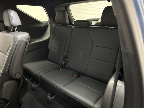 Used 2025 Chevrolet Traverse LT AWD/4WD image 23