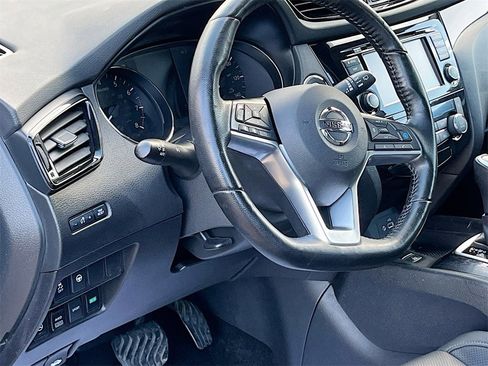 Used 2022 Nissan Rogue Sport SL image 9