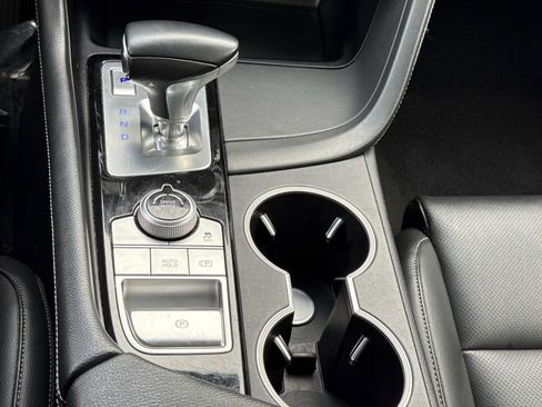 Used 2023 Genesis G70 2.0T image 12