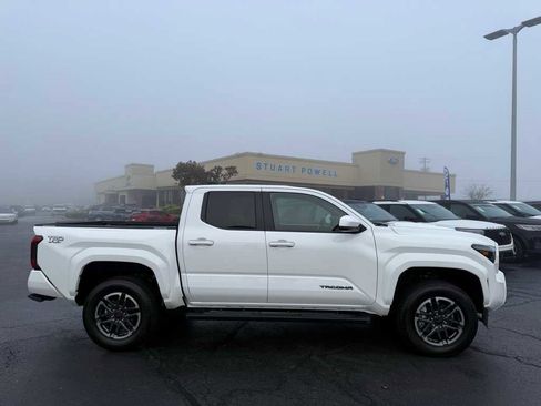 Used 2024 Toyota Tacoma TRD Sport image 19