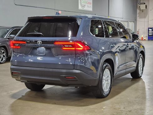 Used 2024 Toyota Grand Highlander FWD image 8