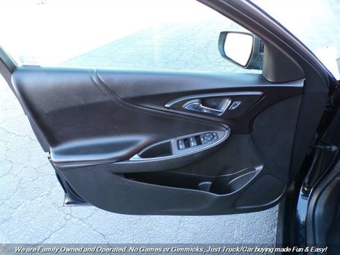 Used 2019 Chevrolet Malibu LT w/ Leather Package image 12