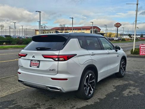 New 2025 Mitsubishi Outlander SEL image 5