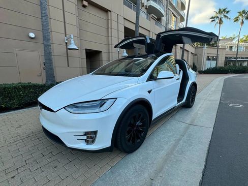 Used 2018 Tesla Model X 75D AWD/4WD image 4