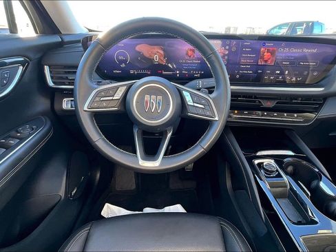 Used 2025 Buick Envision Preferred image 8
