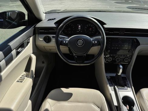 Used 2020 Volkswagen Passat 2.0T SE w/ Sunroof Package image 12