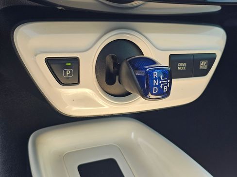 Used 2016 Toyota Prius Three w/ Advanced Technology Package FWD image 33