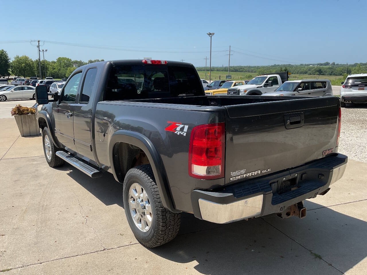 Used 2011 GMC Sierra 2500 SLE w/ SLE Preferred Package AWD/4WD image 7