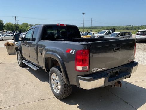 Used 2011 GMC Sierra 2500 SLE w/ SLE Preferred Package AWD/4WD image 7