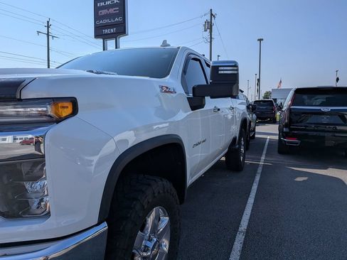 Used 2022 Chevrolet Silverado 2500 LTZ w/ LTZ Convenience Package AWD/4WD image 3