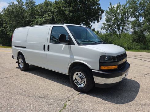 Used 2020 Chevrolet Express 3500 w/ Driver Convenience Package RWD image 8