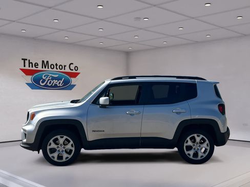Used 2019 Jeep Renegade Latitude w/ UConnect 8.4 Nav Group AWD/4WD image 8