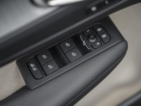 New 2026 Volvo XC40 B5 Ultra w/ Protection Package Premier image 40