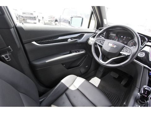 New 2024 Cadillac XT6 Premium Luxury w/ Technology Package FWD image 8