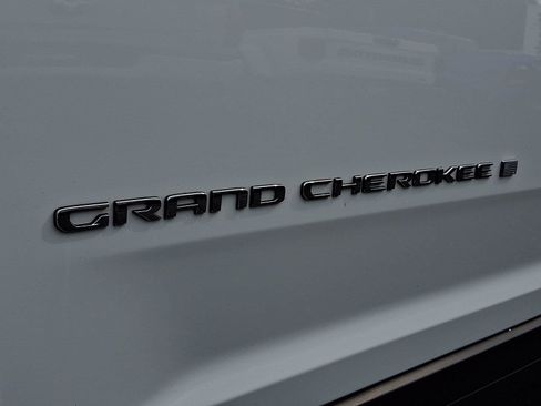 Used 2023 Jeep Grand Cherokee L Laredo AWD/4WD image 30